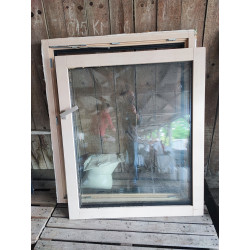 Fenêtre triple vitrage habillage intérieur bois, extérieur alu laqué noir
